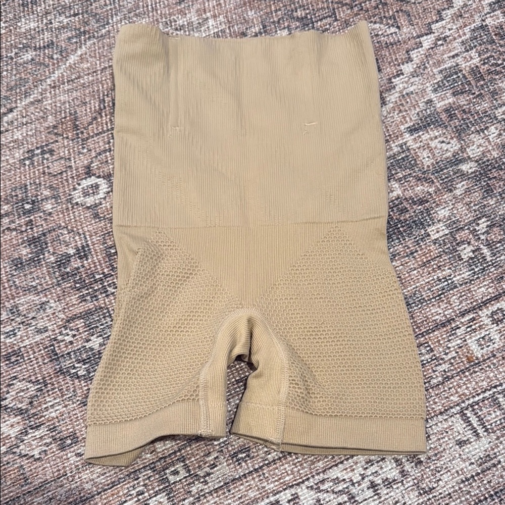 Woman’s shapewear xs with rib support